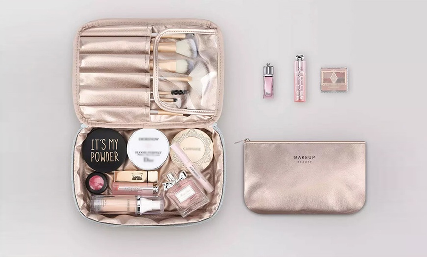 Image 2: Portable Makeup Toiletry Bag