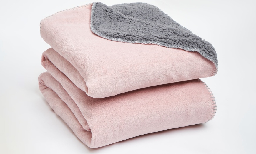 Image 11: Plain Reversible Sherpa Throw
