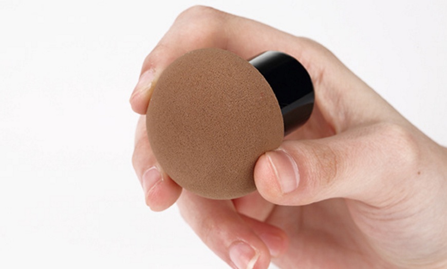 Image 5: Mushroom-Shaped Make-Up Sponge