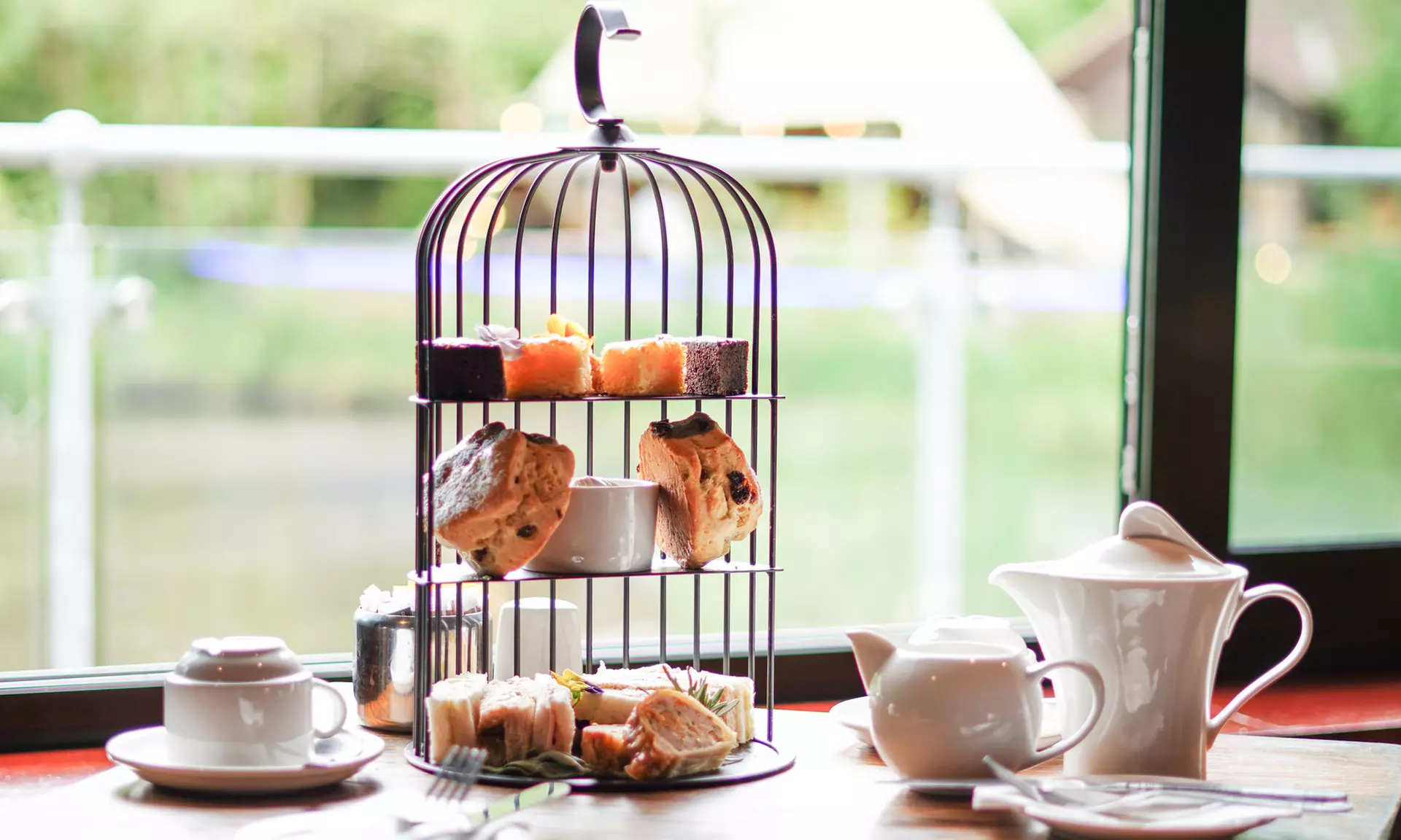 Savour Afternoon Tea with Optional Prosecco at The Lakeside Restaurant, Chevin Country Park Hotel—Up to 36%Off