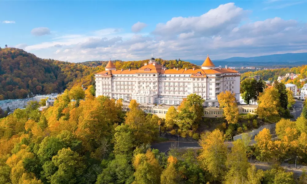 Karlovy Vary : Chambre double supérieure pour deux personnes en demi-pension et 3 soins à l'Hôtel Impérial 5* - Primary Image