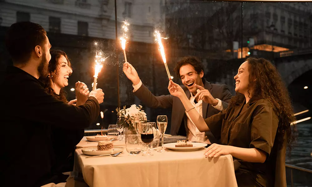 Déjeuner ou dîner croisière avec Bateaux Mouches