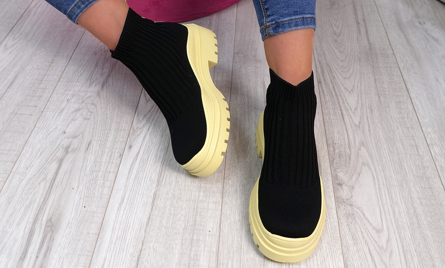 Image 7: Women's Knit Platform Ankle Boots