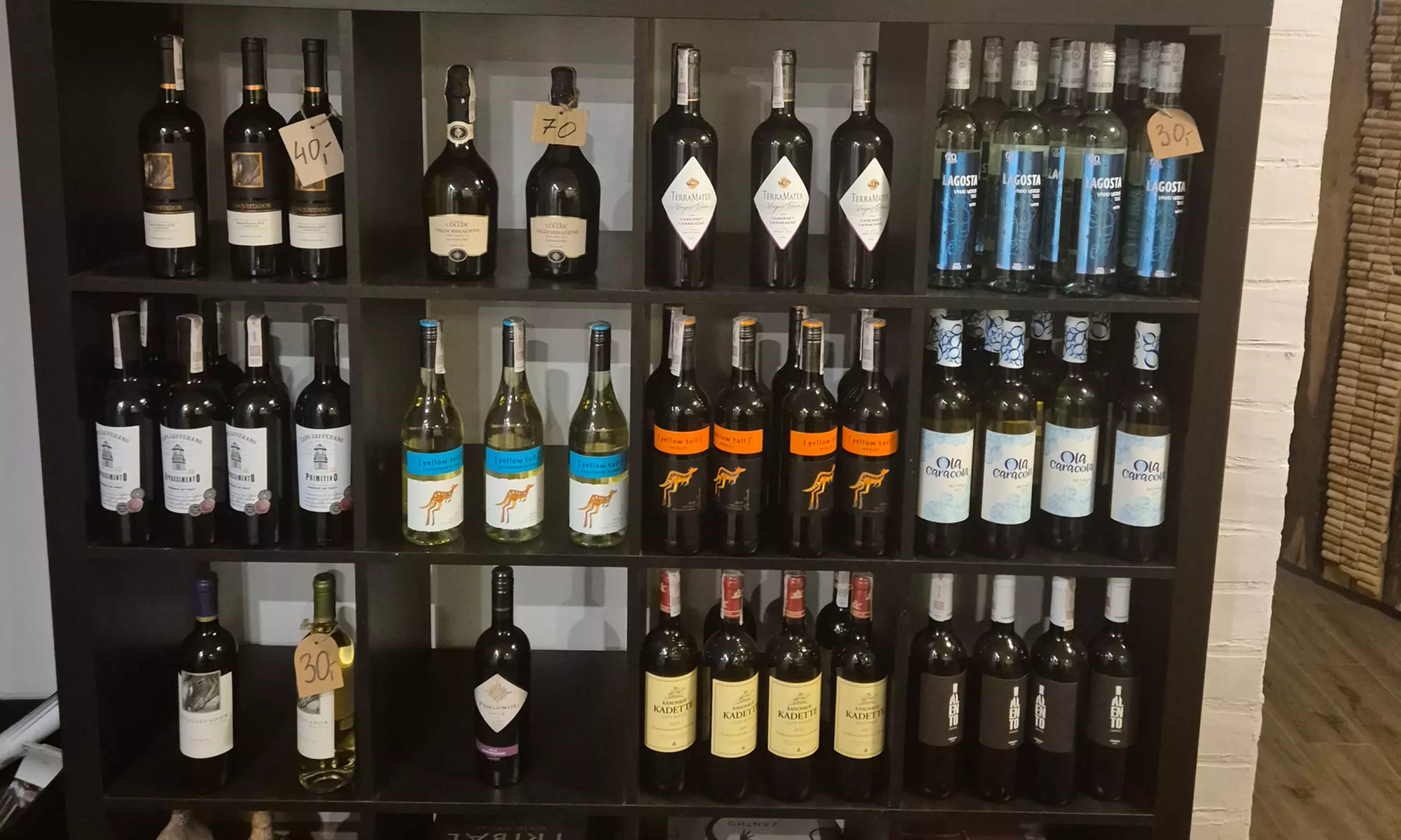 Zwiedzanie winiarni z degustacją i kursem konesera dla 1-4 osób