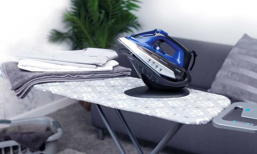 Image 2: Beldray Cordless Steam Iron