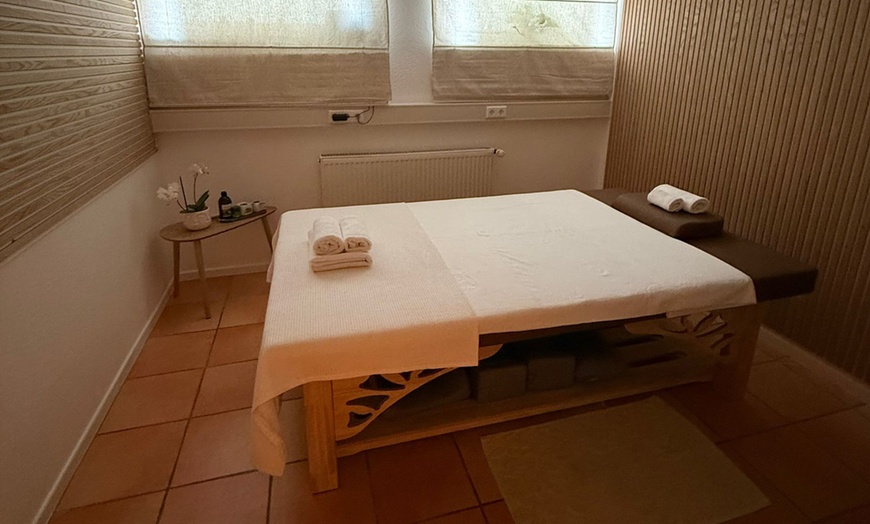 Image 3: 1 Traditionelle Thai-Massagen à 60 Min. mit Aromaöl und Balsam