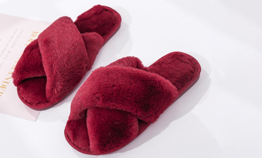 Image 1: Warm Faux Fur Women's Slippers