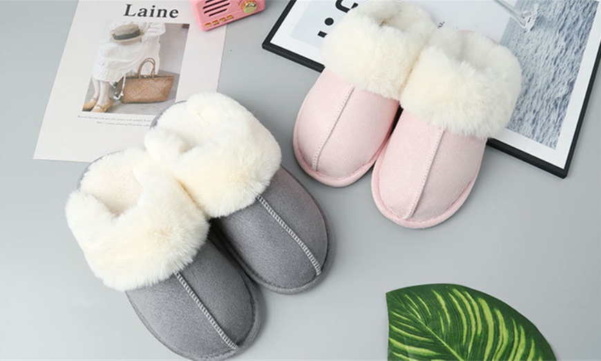 Image 3: Women's Indoor Warm Plush Slippers