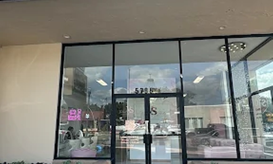 Image 4: Aromatherapy, Foot Reflexology, Hot Towels, 45 Min Neck Massage & More