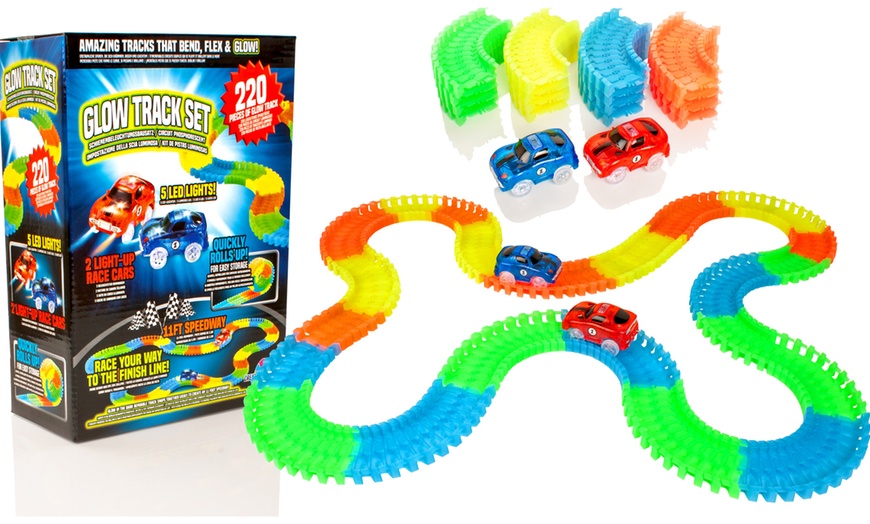 Image 5: 220-Piece Glow Track Construction Set