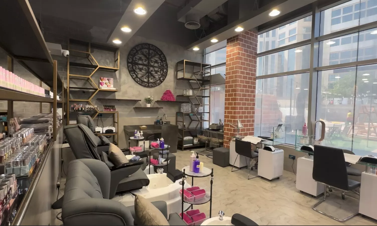 Nail Extensions: Acrylic/Hard Gel Full Set with Normal/Gelish Polish