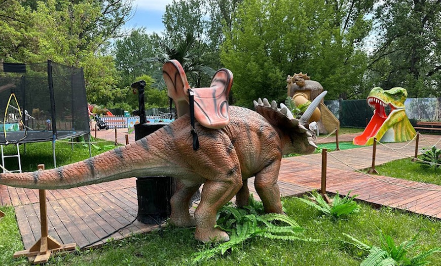 Image 29: Całodniowe bilety wstępu dla 1 osoby lub rodziny do parków DinoWorld