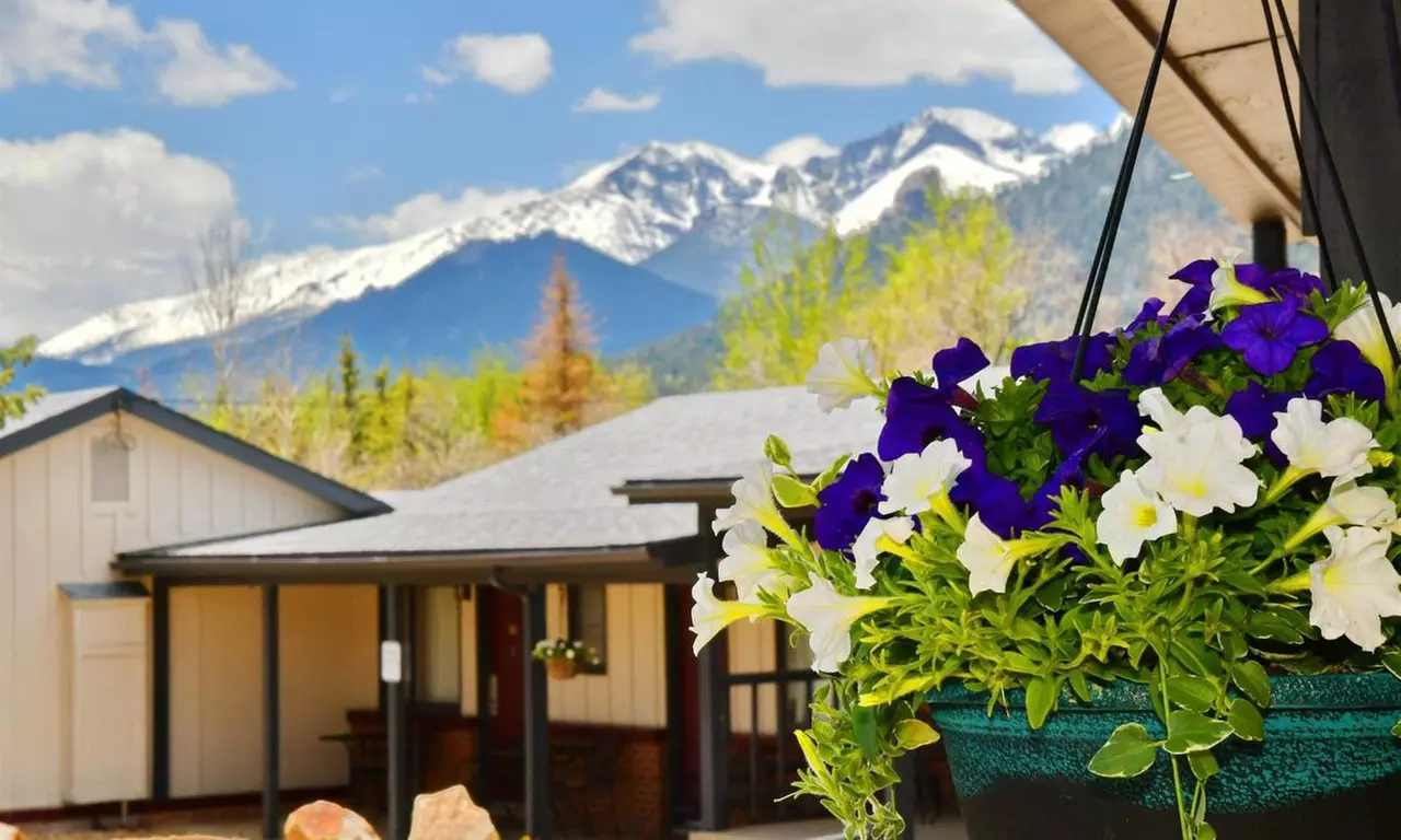 Stay with Drinks at Murphy’s Resort in Estes Park, CO. Dates into February 2019. - Primary Image