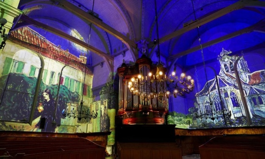 Image 6: Licht en beeld brengen Van Gogh en Rembrandt samen in de Noorderkerk