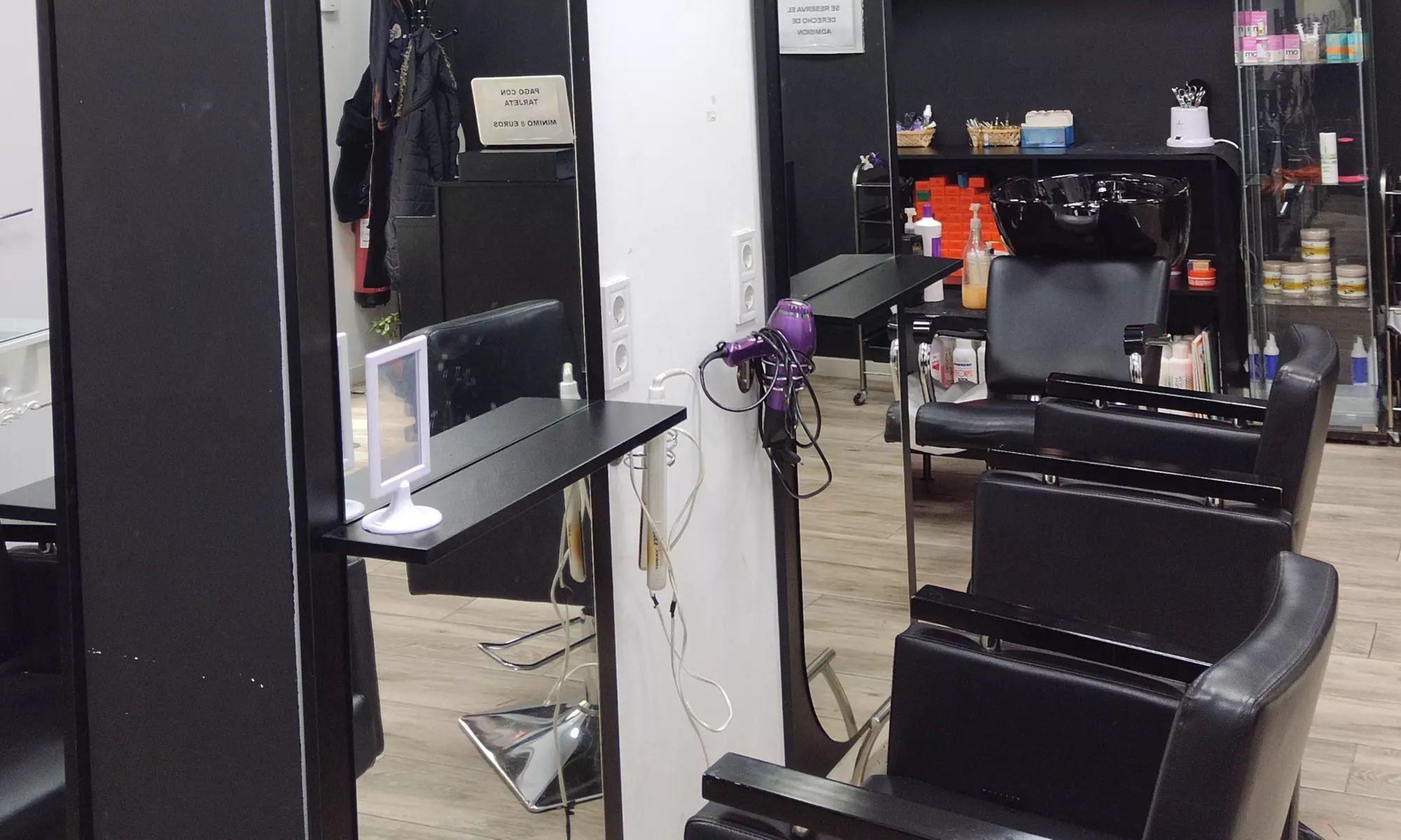 Sesión de peluquería con corte, tratamiento y tinte en Virginia Arias