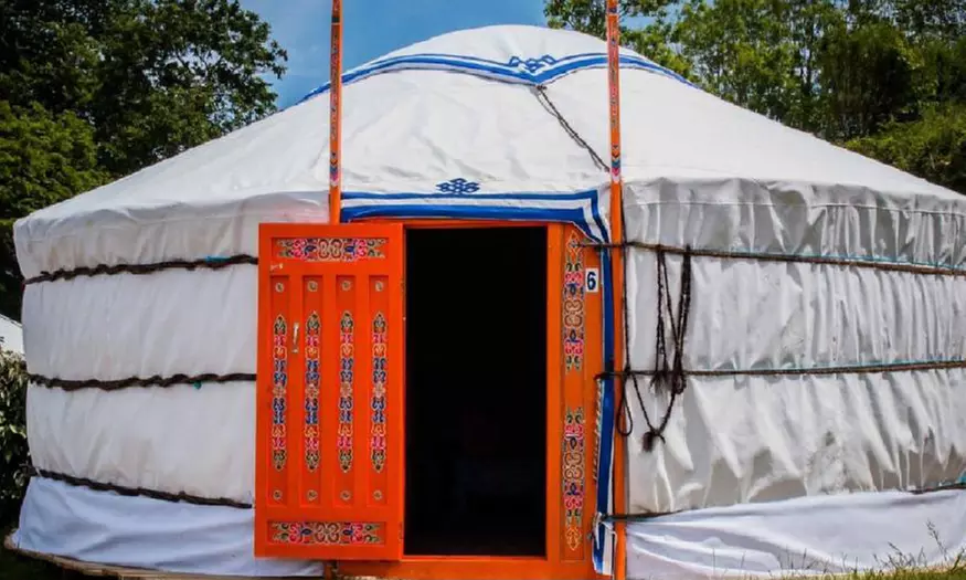 Côte d’Émeraude : yourte avec petit-déjeuner et option paniers-repas