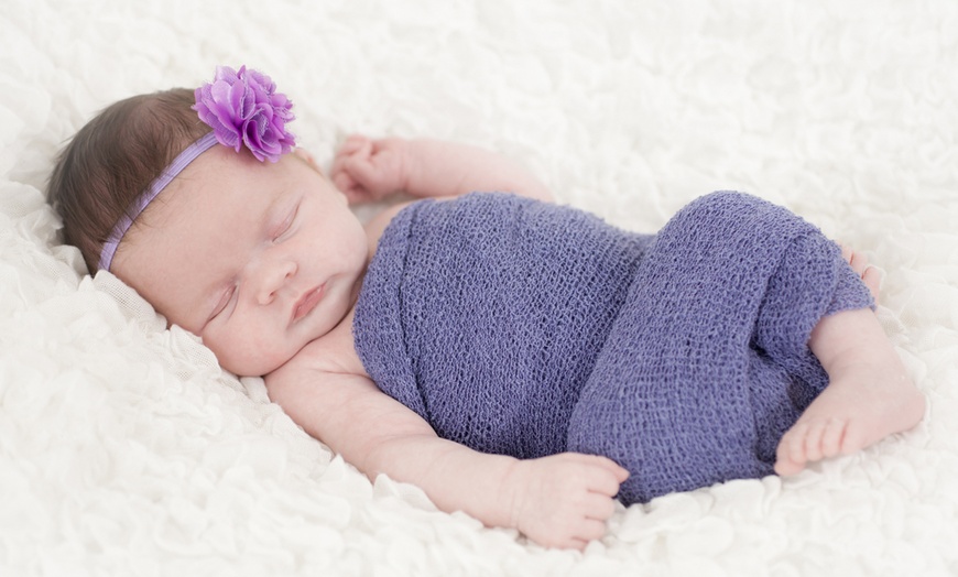 Image 3: Newborn Baby Photoshoot