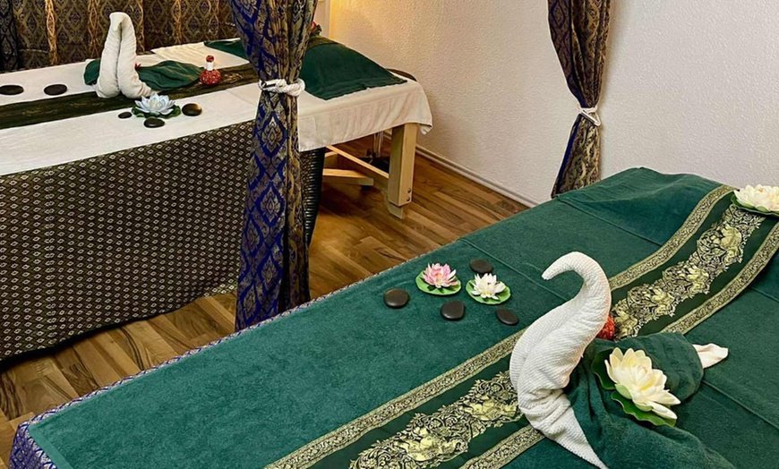 Image 2: Traditionelle Thai-, klassische Thai-Öl- oder Rücken-Nacken-Massage 
