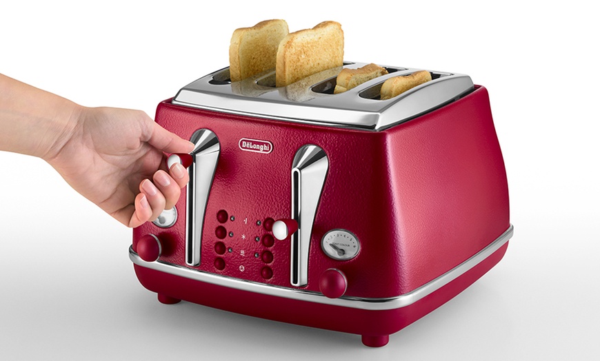 Image 14: DeLonghi Kettle and Toaster Set