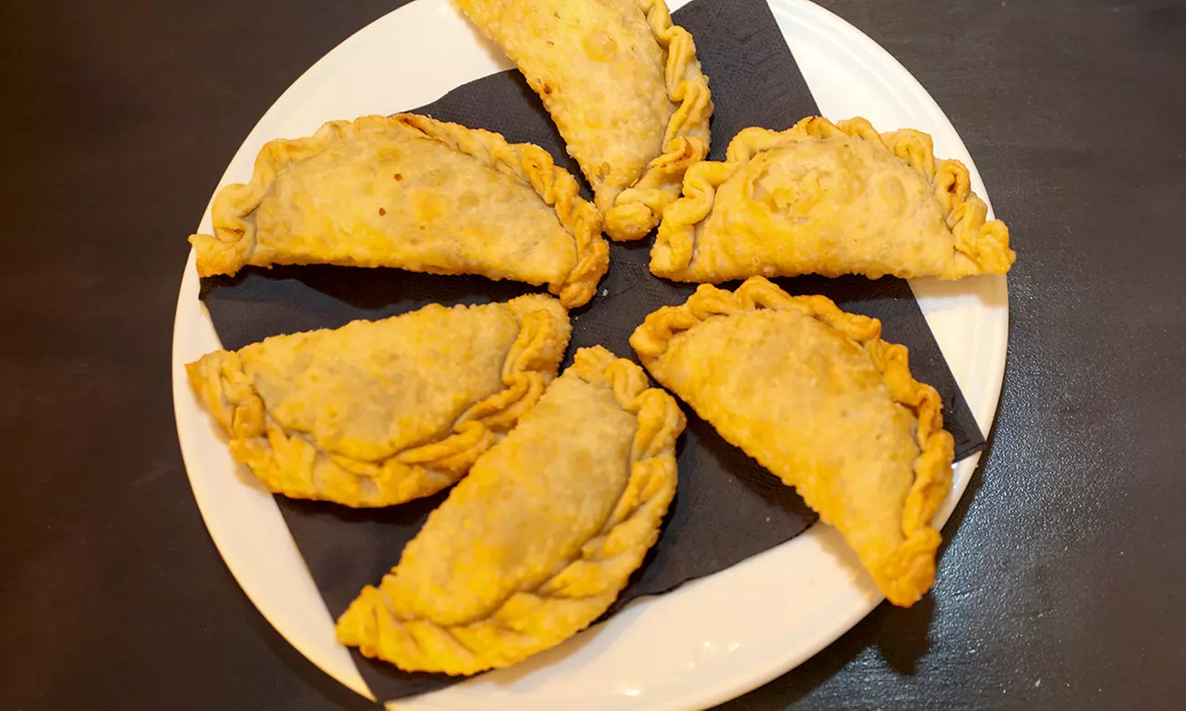 Menú argentino para 2 o 4 con entrante, principal, postre y vino