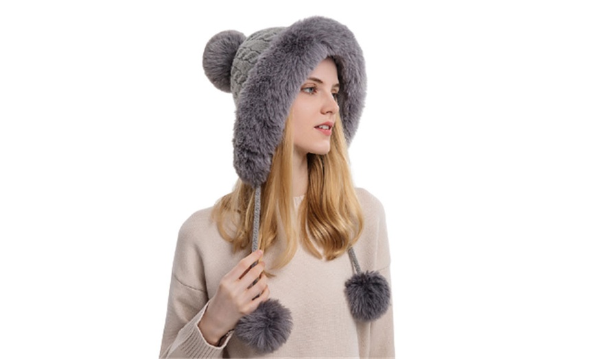 Image 5: Women's Fluffy Winter Pompom Beanie Hat