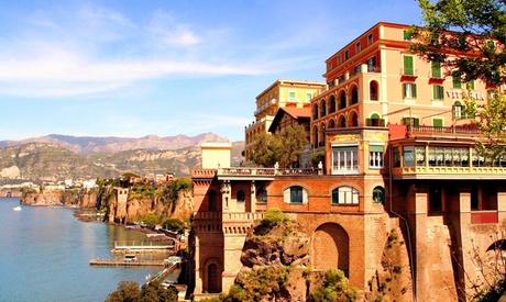 Costiera Amalfitana: soggiorno in camera con vista mare opzionale e colazione per 2 presso Villa Giovanna di Sorrento