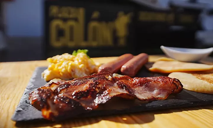 Brunch variado para 2 o 4 con bebidas frías y calientes incluidas