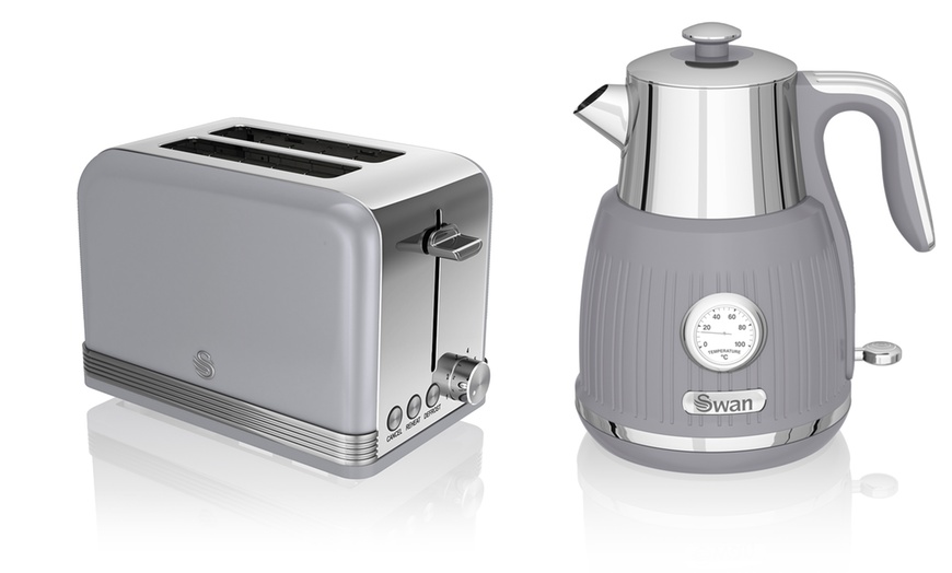 Image 8: Swan Kettle and Toaster Set