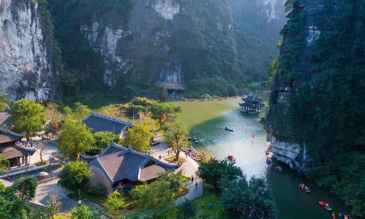 14-Day Vietnam Adventure: Stay, Cruise, Flights, Meals & Halong Tours!