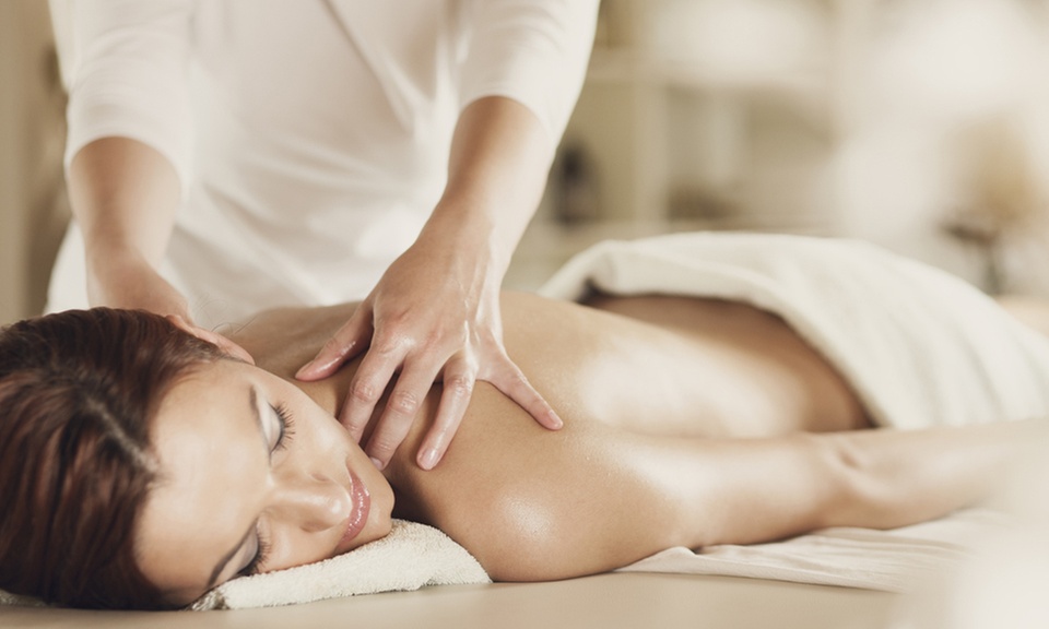 Up to 29% Off on Deep Tissue Massage at Healthy Life Clinic