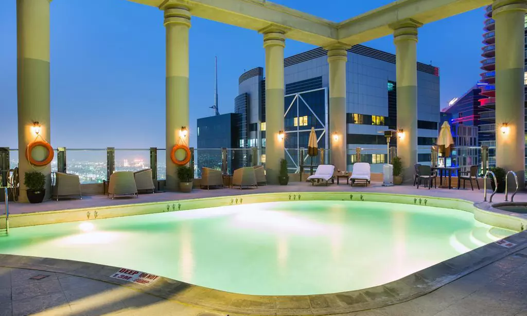 4* Abu Dhabi: 1-Night with Breakfast & Optional Lunch OR Dinner