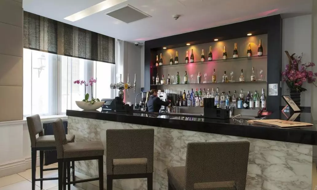 Savor Tasty Burgers at Thistle Holborn in the Heart of London