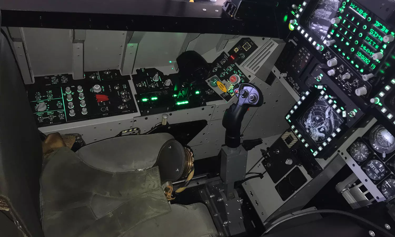 60 Min. Flugsimulator Kampfjet Maverick for a Day mit VR Brille