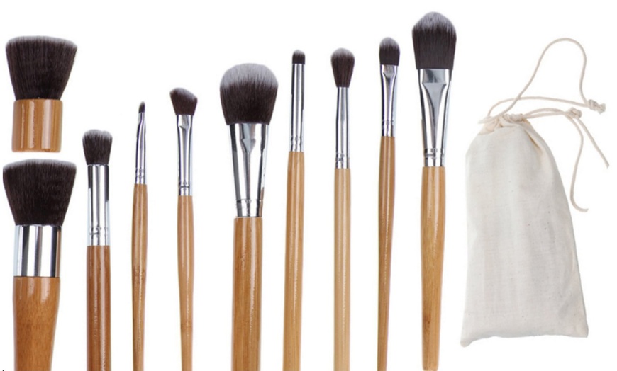 Image 5: Bamboo Make Up Brush Set