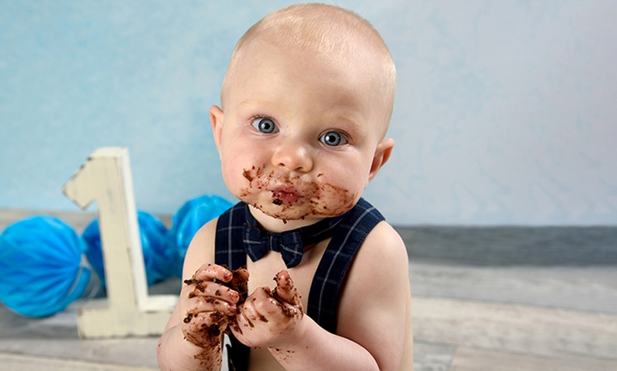 Image 4: First Birthday Cake Smash Photoshoot