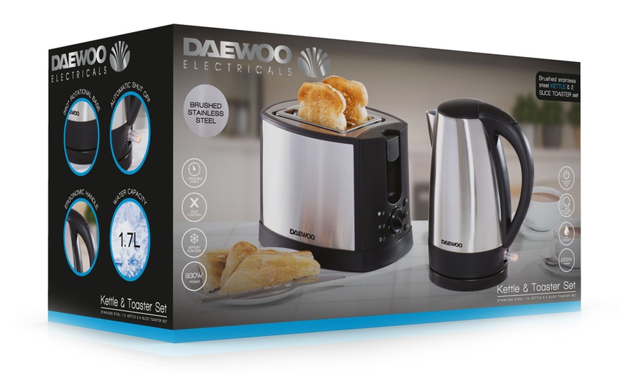 Image 2: Daewoo Kettle and Toaster Set