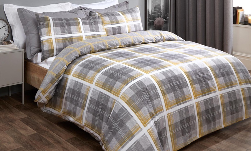 Image 1: Reversible Check Duvet Set