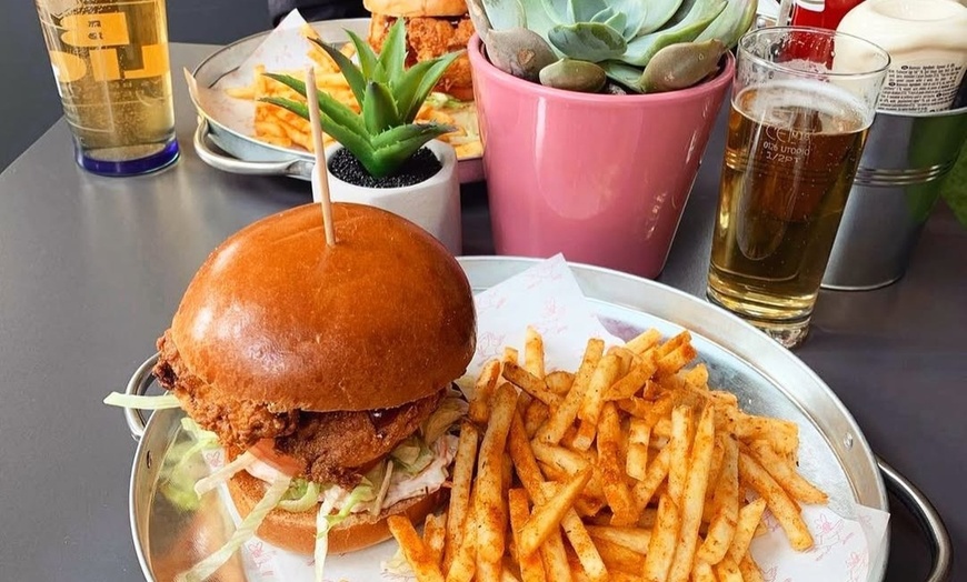 Image 10: Romantic Burger & Drink Experience for 2 or 4 – Valentine’s Special