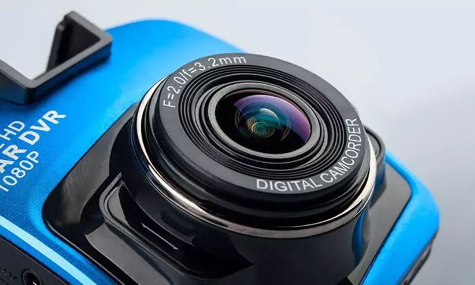 Full HD DashCam fürs Auto inkl. Nachtsicht und automatische Aufnahme inkl. Versand - Second Medium