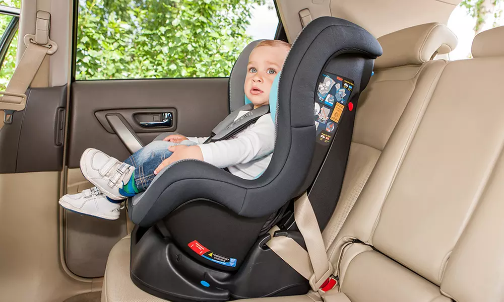 Seggiolino per bambini Lionelo Liam con poggiatesta e protezione solare per il finestrino opzionali, spedizione gratuita - Primary Image