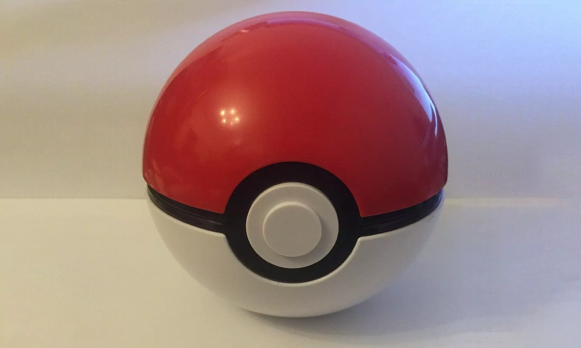 Pokemon Pokeball Card Holder - Primary Image
