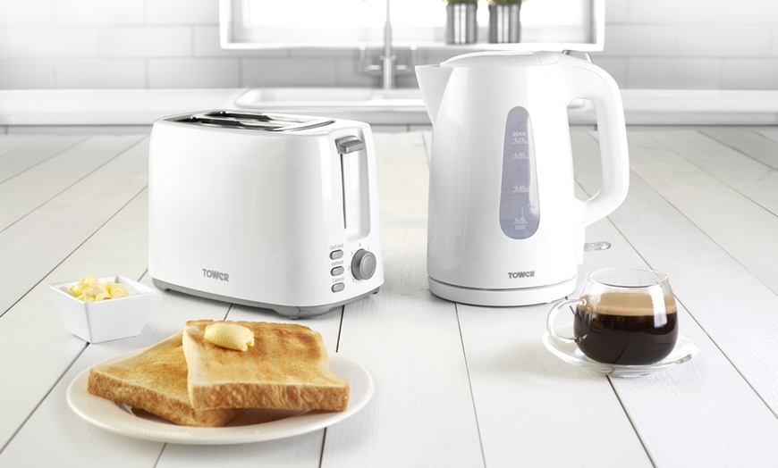 Image 26: Tower Toaster and Kettle Set