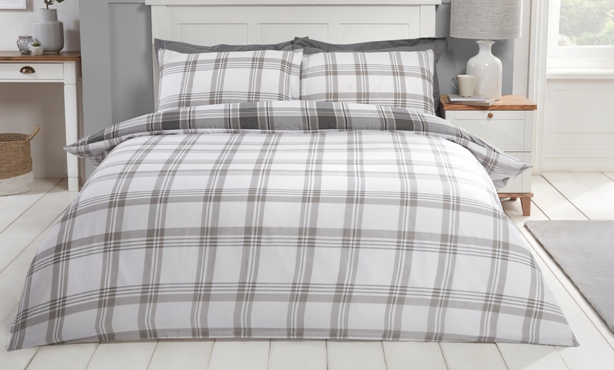 Image 6: Check Reversible Duvet Set 
