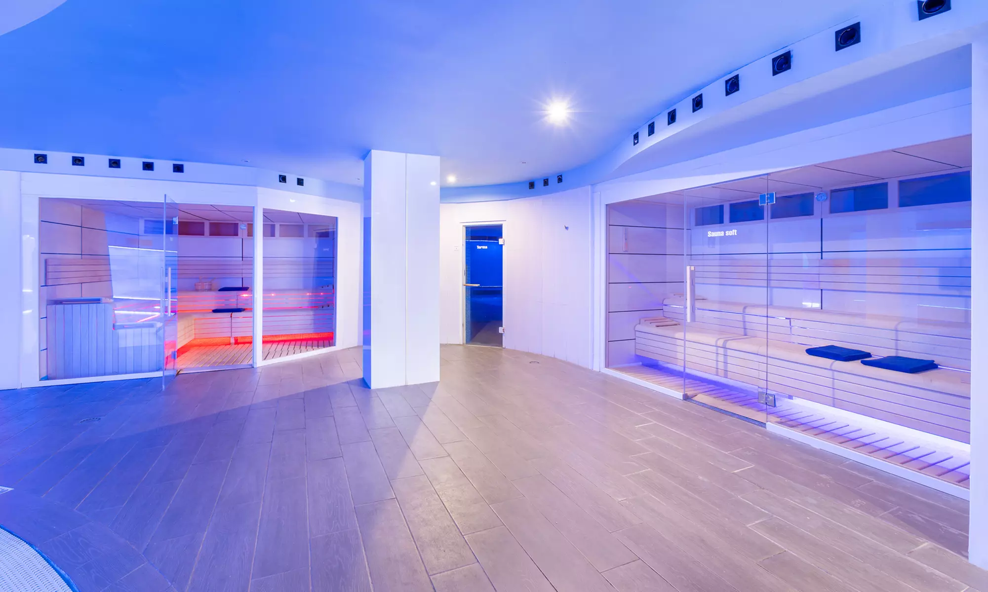 Acceso a circuito spa para 2 con opción a masaje de 25 o 50 minutos y comida buffet con bebida en Spa Hotel La Siesta - Primary Image