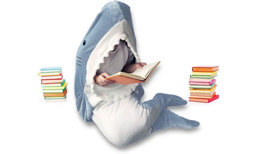 Image 5: Shark Design Polyester Blanket