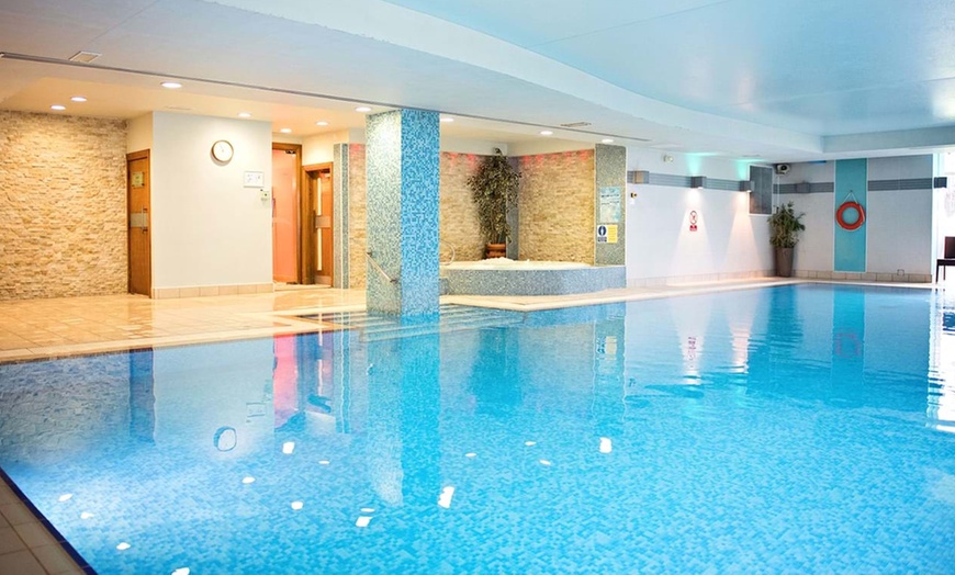 Image 1: Spa Day for 1 or 2 with Two 25 Minute Treatment, Lunch, & Prosecco 