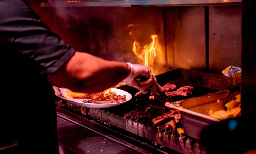 Image 1: Menú de parrillada de carne para 2 o 4 personas