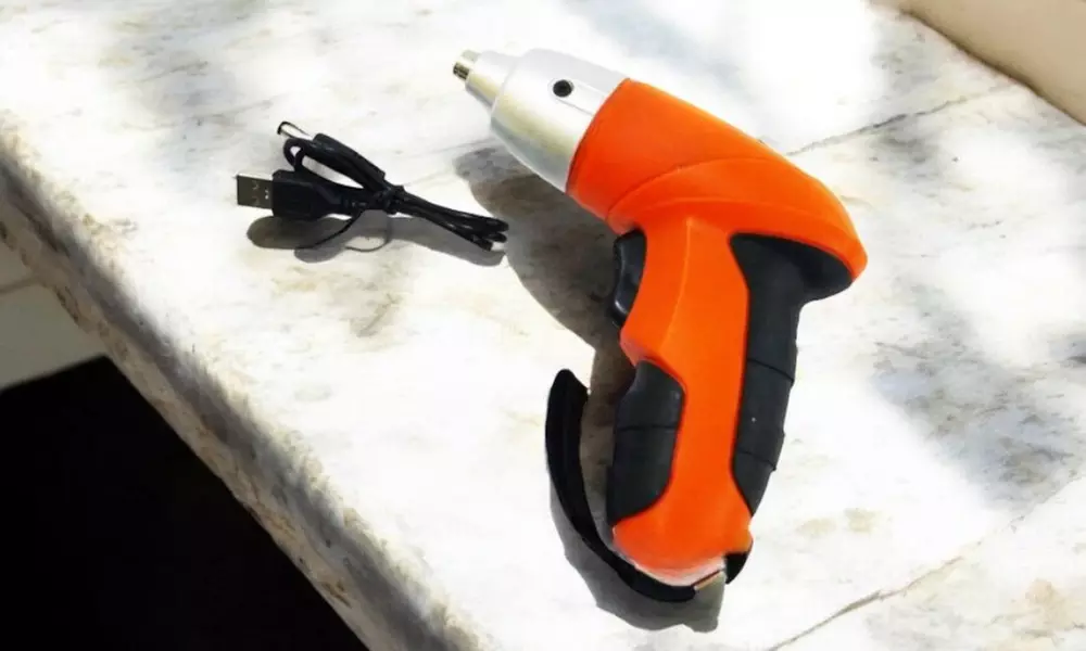 Elektrischer Schraubenzieher und Bohrer mit 45-teiligem Zubehör - Second Medium