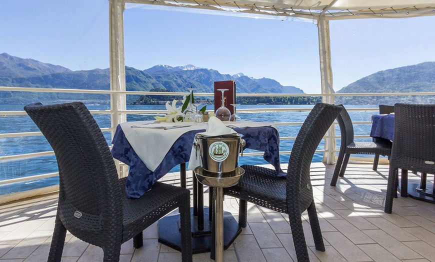 Image 10: Piscina e pranzo al lago di Como