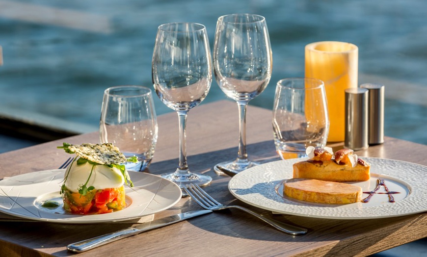 Image 3: Formule déjeuner ou dîner croisière au choix avec Paris Seine